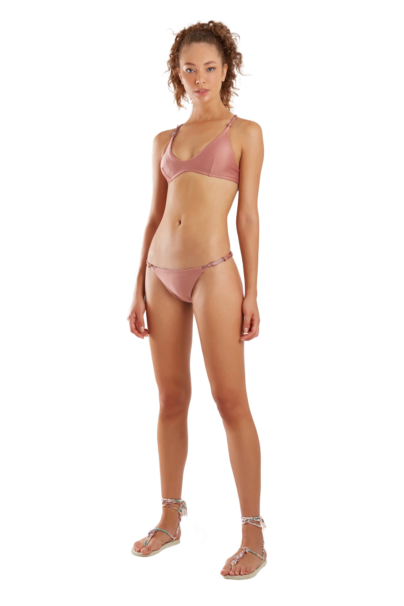 Model Front: Blueman Top Top Ploc Marrom