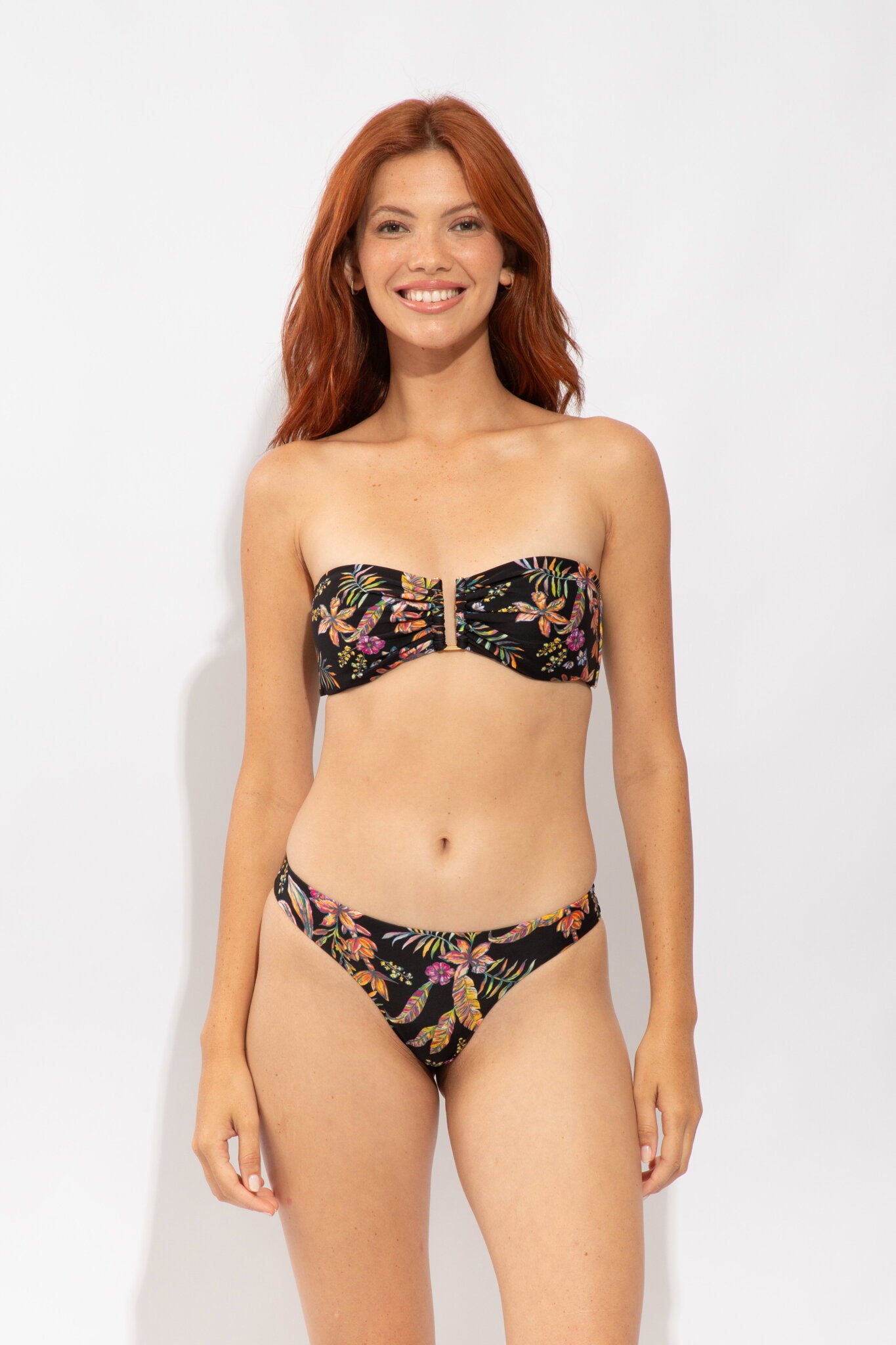 Model Front: Rio De Sol Top Top Flora Sara
