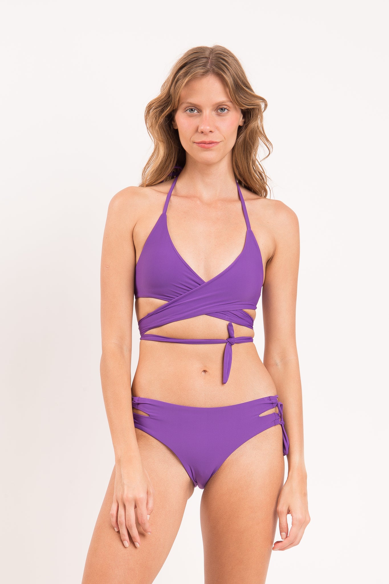 Model Front: Rio De Sol Set Set Amuleto Kate Madrid