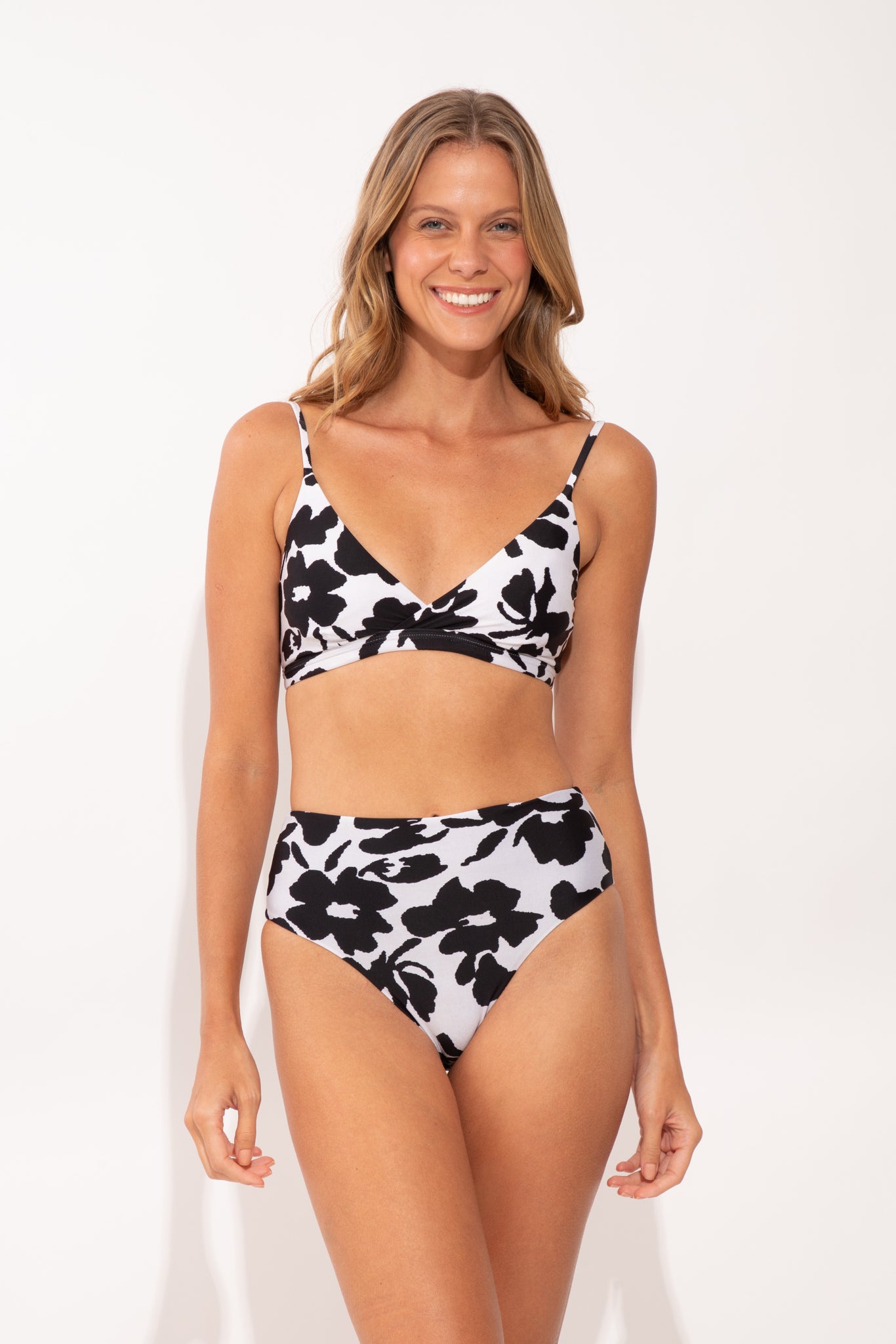 Model Front: Rio De Sol Bottom Bottom Poppy Hotpants