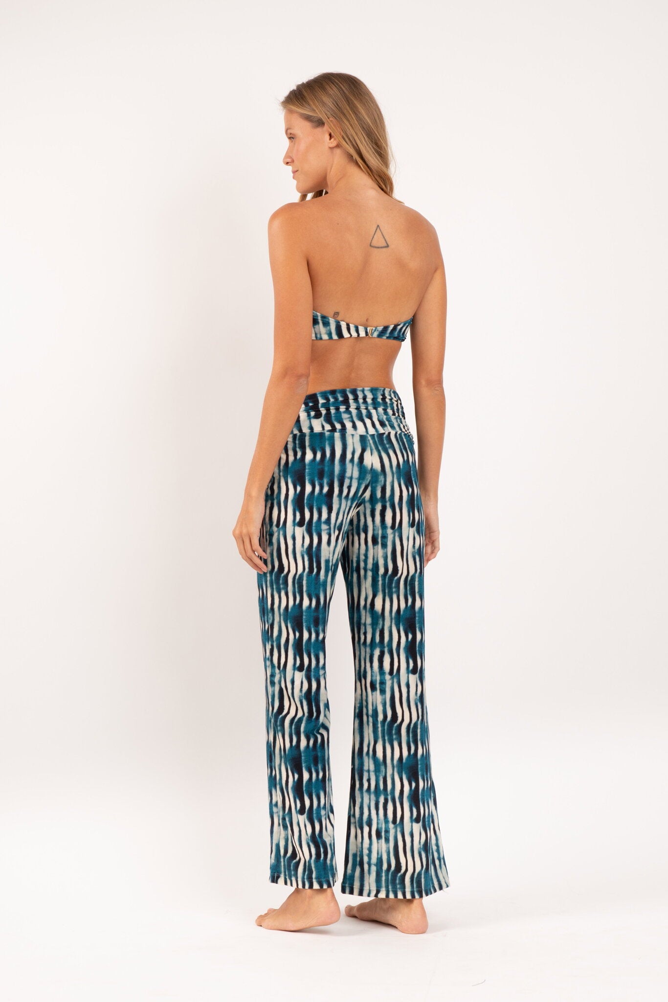 Model Back: Rio De Sol Beach Trousers Azule Murana Pants