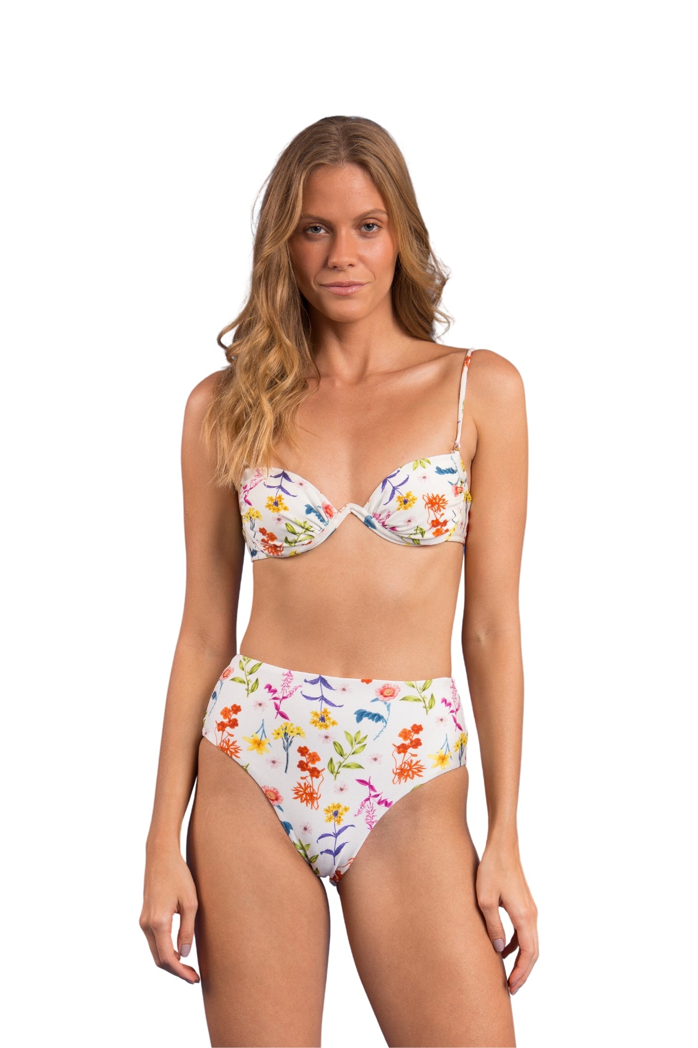 Model Front: Rio De Sol Set Set Countryside Kyra Hotpants