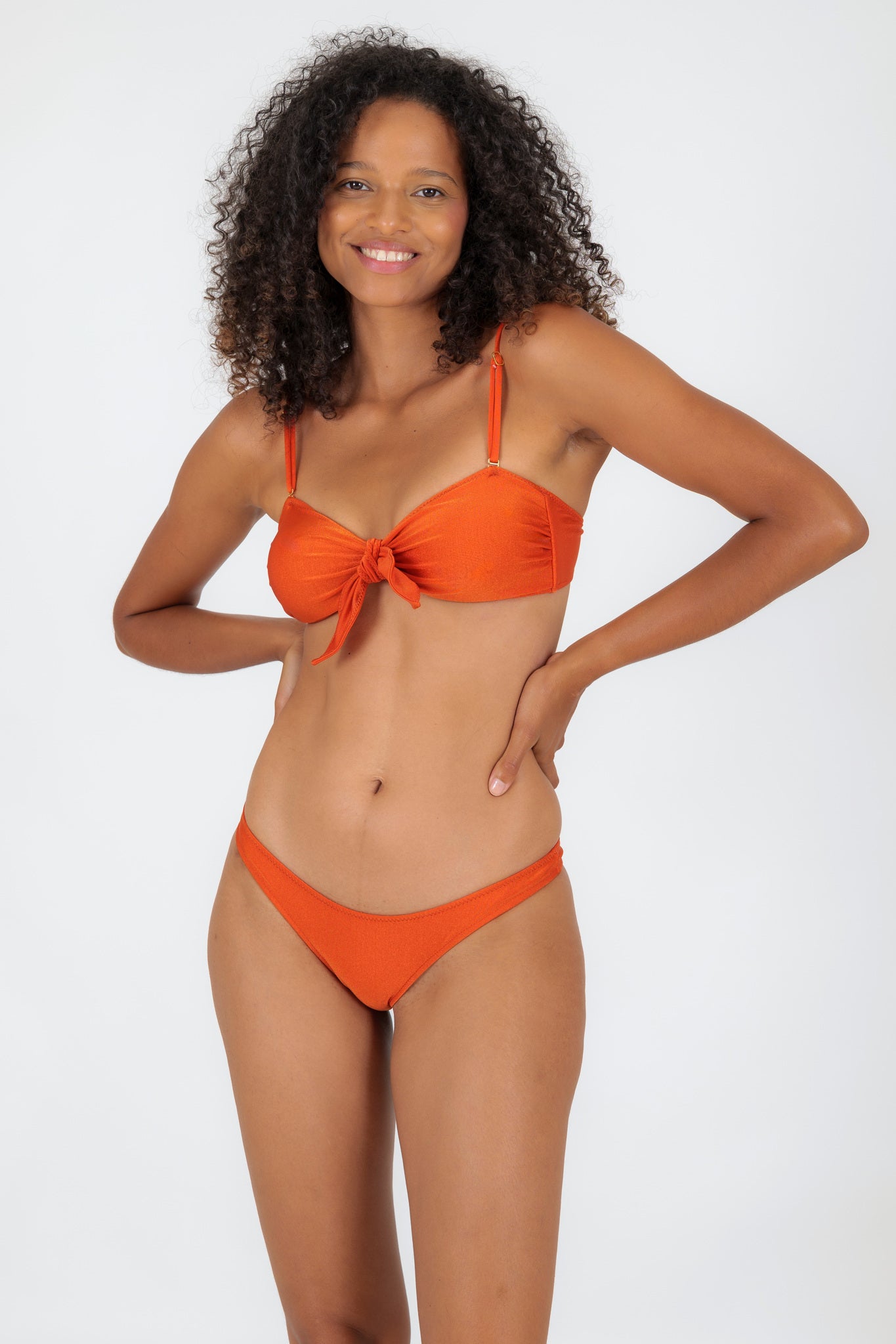 Model Front: Rio De Sol Bottom Bottom Paprica Essential