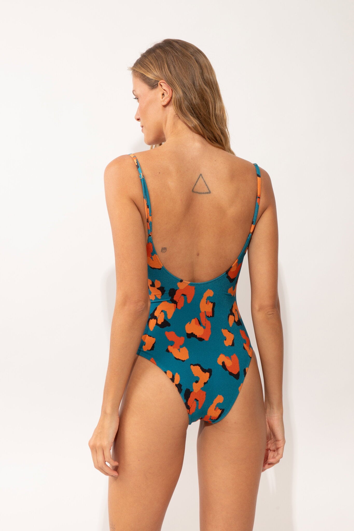 Model Back: Rio De Sol One-Piece Luma Hype