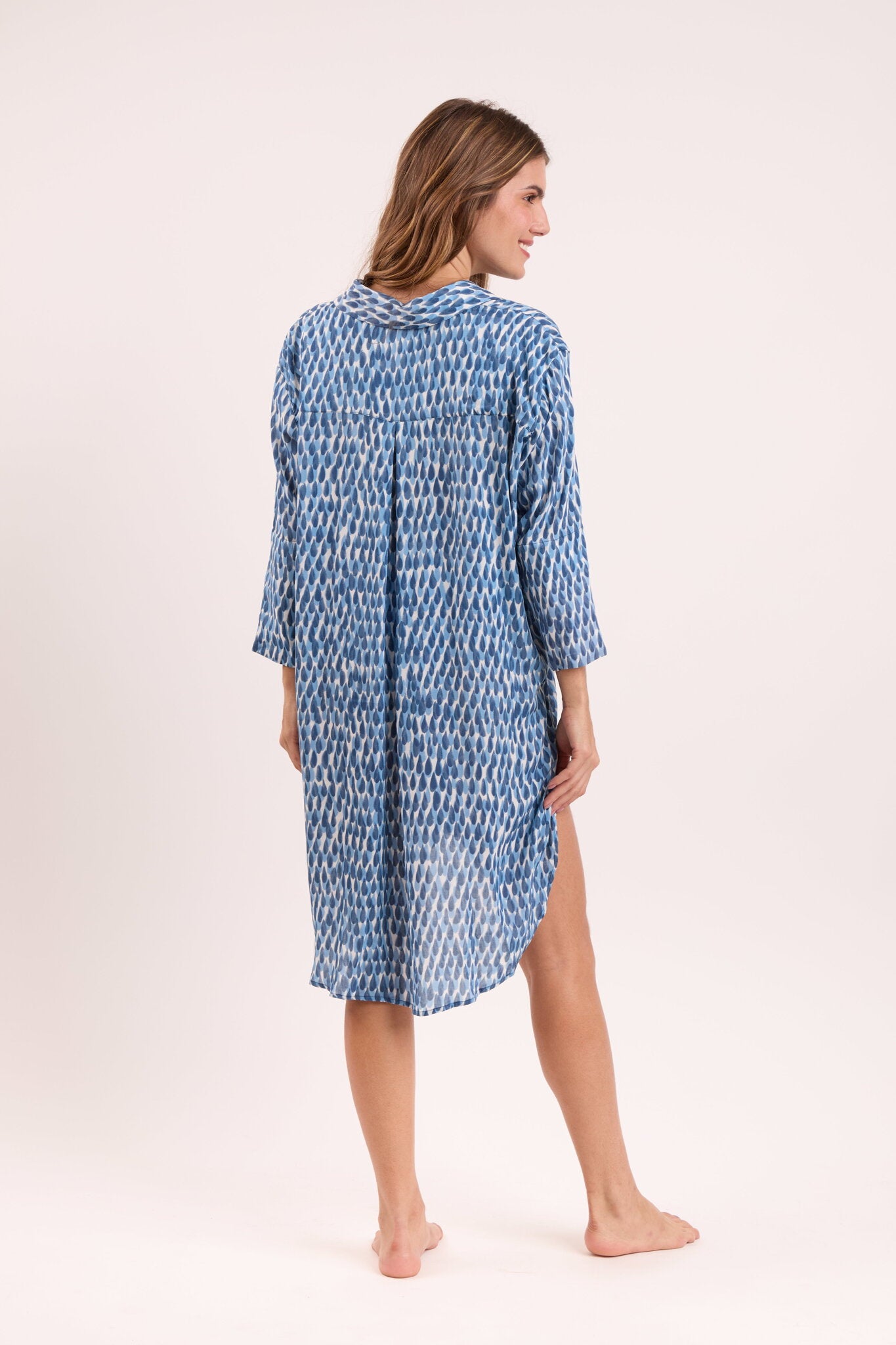 Model Back: Rio De Sol Shirtdress Chuva Chemise Gabriele