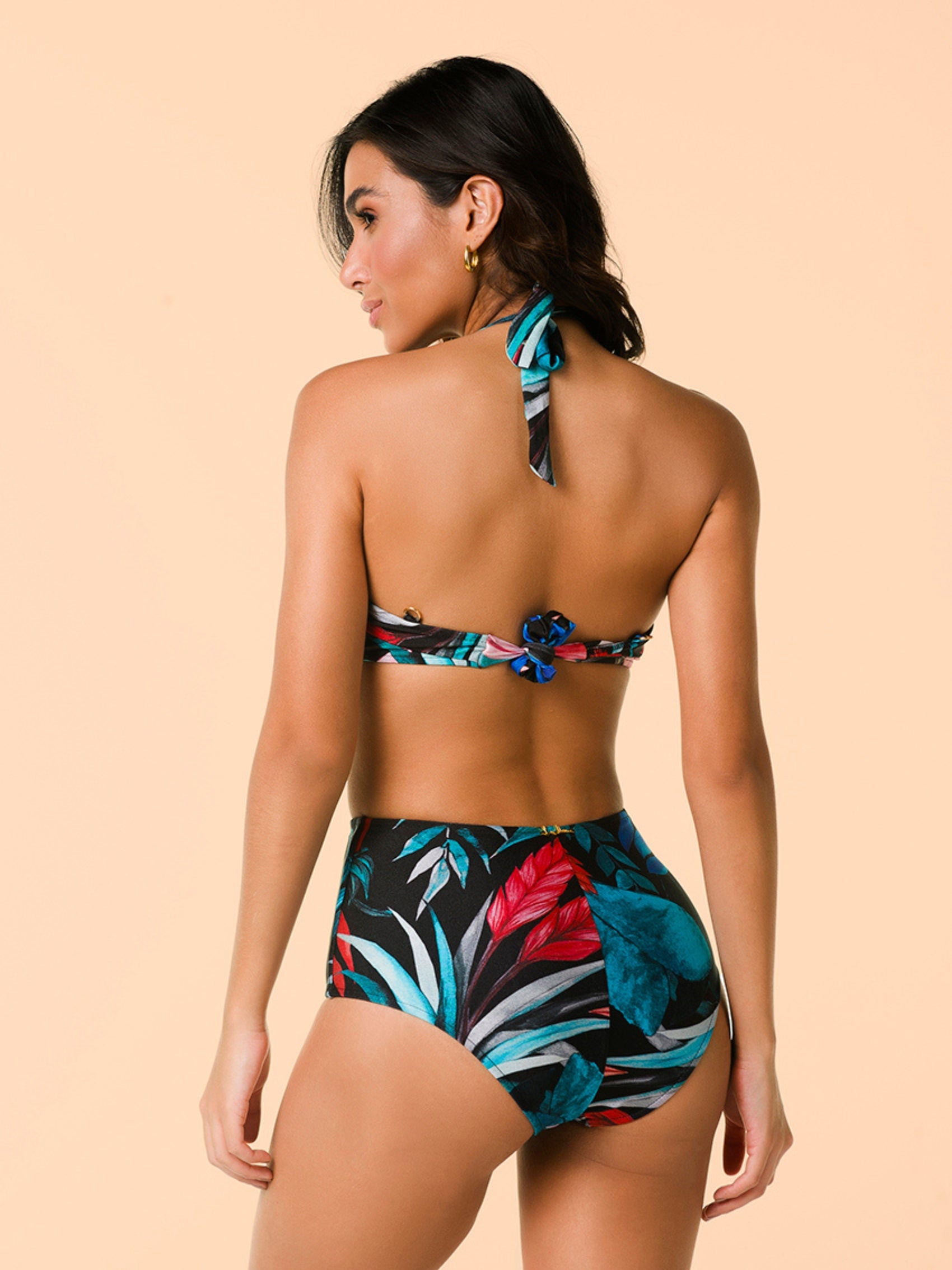 Model Back: Lua Morena Top Top Luau Meia-Taca-Sustencao
