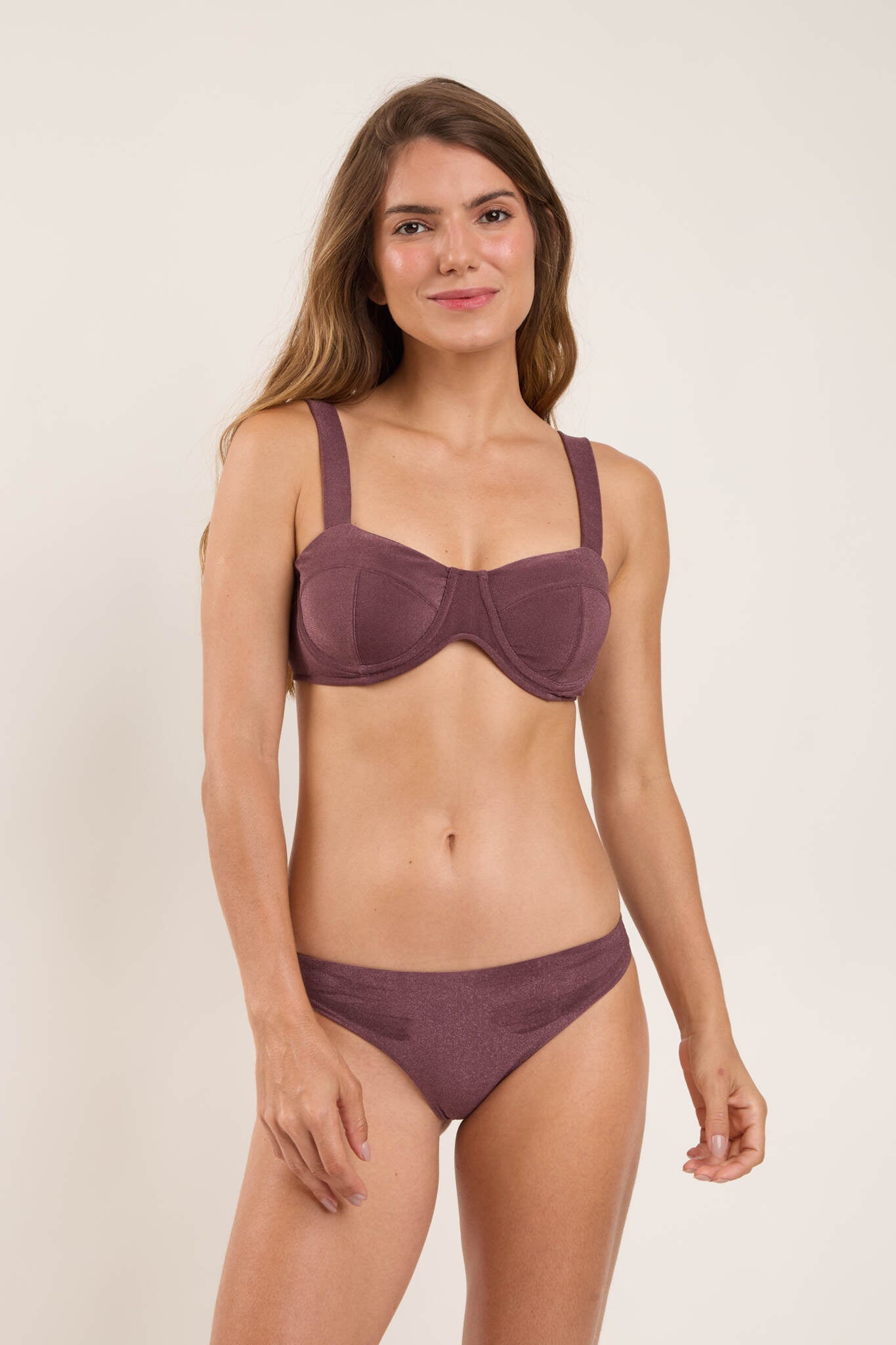 Model Front: Rio De Sol Bottom Bottom Malibu-Ebano Essential-Comfy