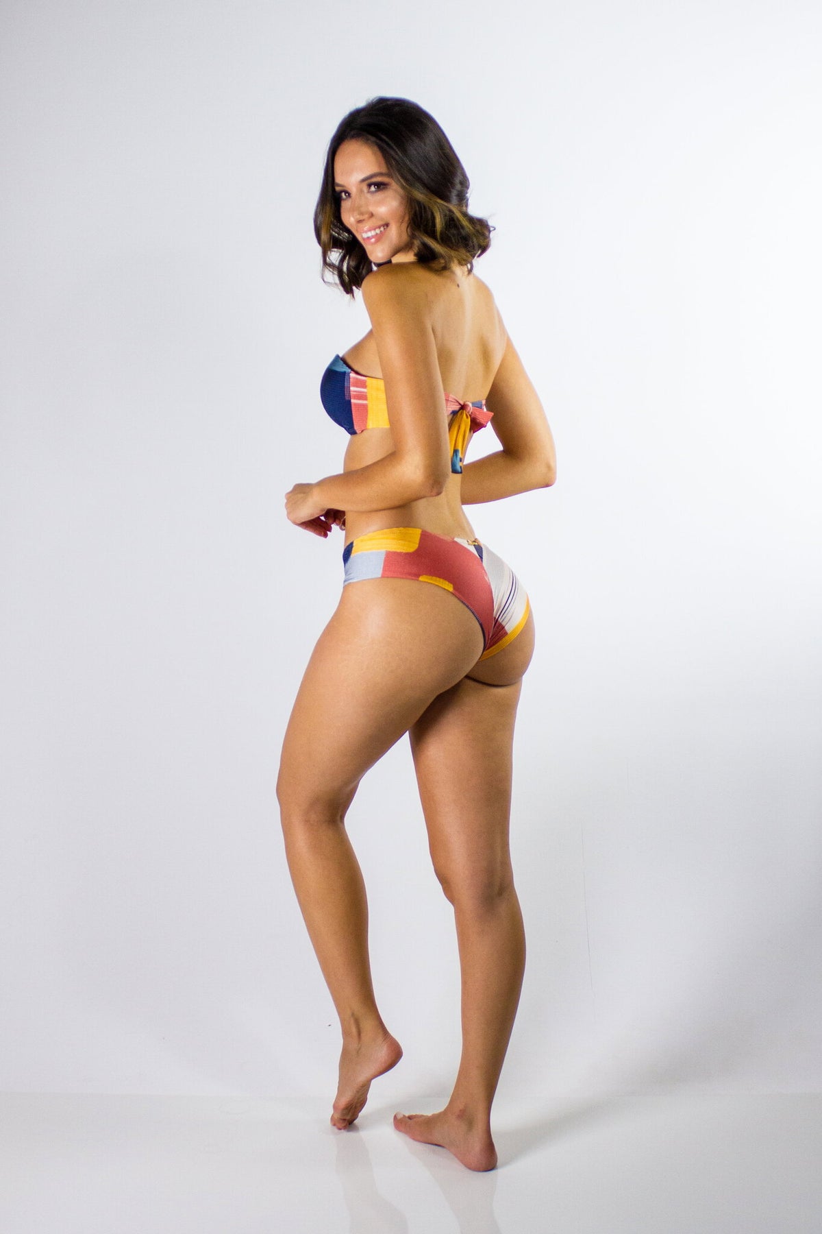 Model Back: Lua Morena Bikini Bottoms Bottom Tq Caia Zipper Modernismo