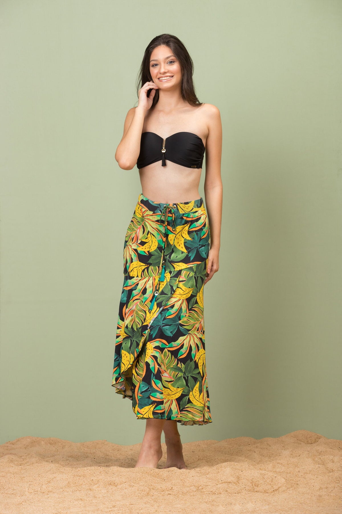 Model Front: La Playa Skirts Saia Babado Tropicool Preto
