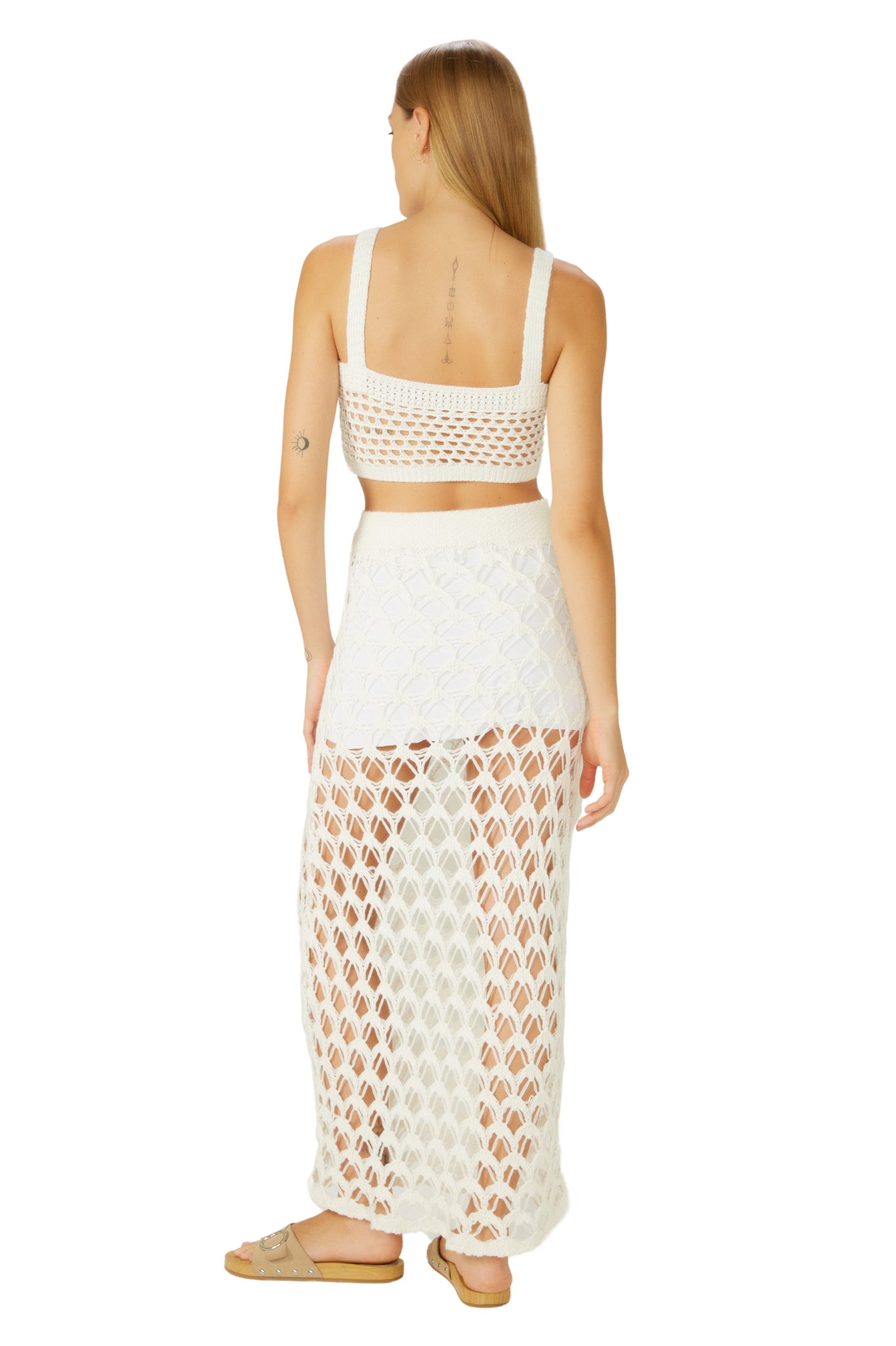 Model Back: Blueman Beach Skirt Off-White Saia-Tricot