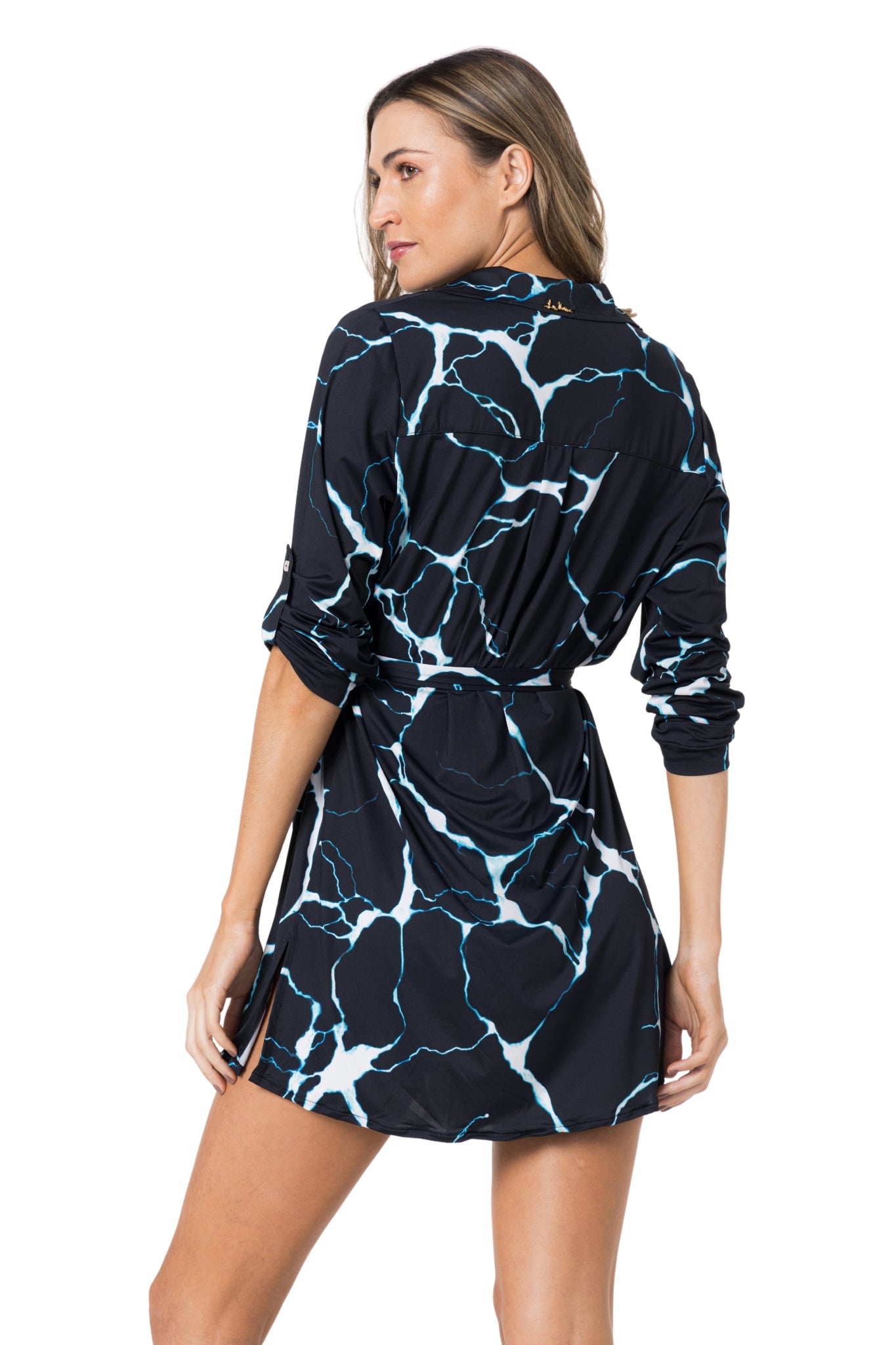 Model Back: Lua Morena Shirtdress Chemise Uv Tempestade