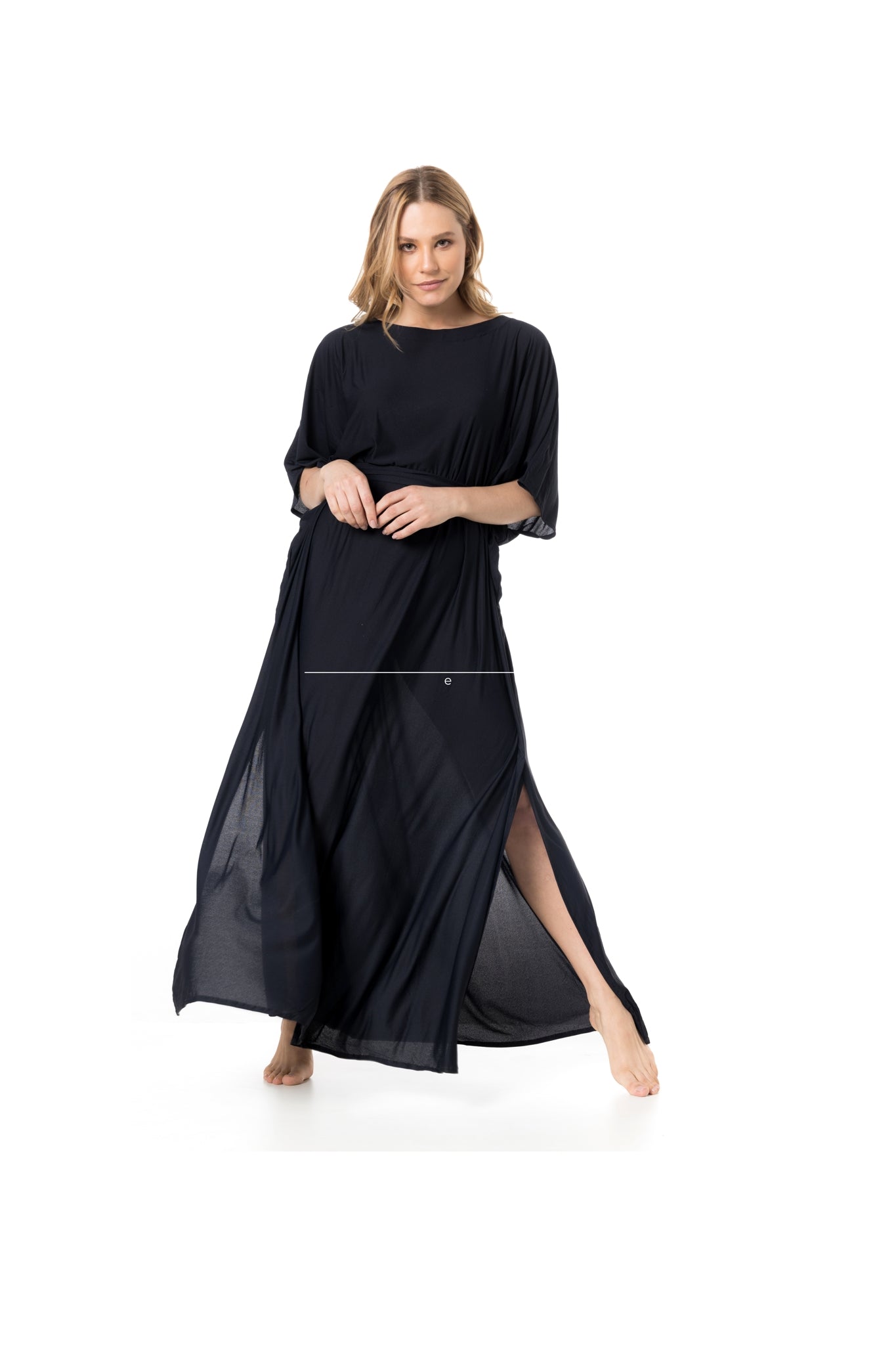 Model Front: Lua Morena Kaftans / Cover Ups Kaftan Longo Crepe Liso Preto