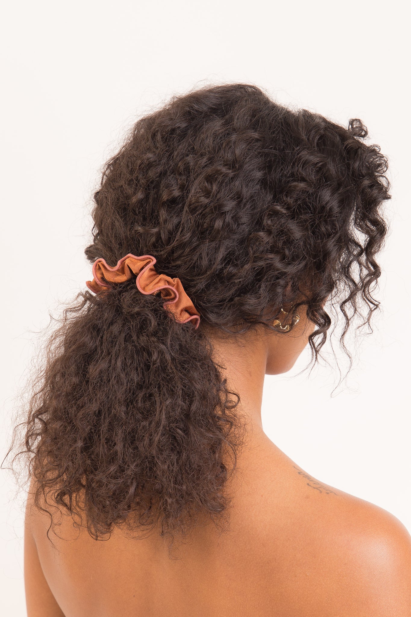 Model Front: Rio De Sol Hair Accessory Nocciola Scrunchie