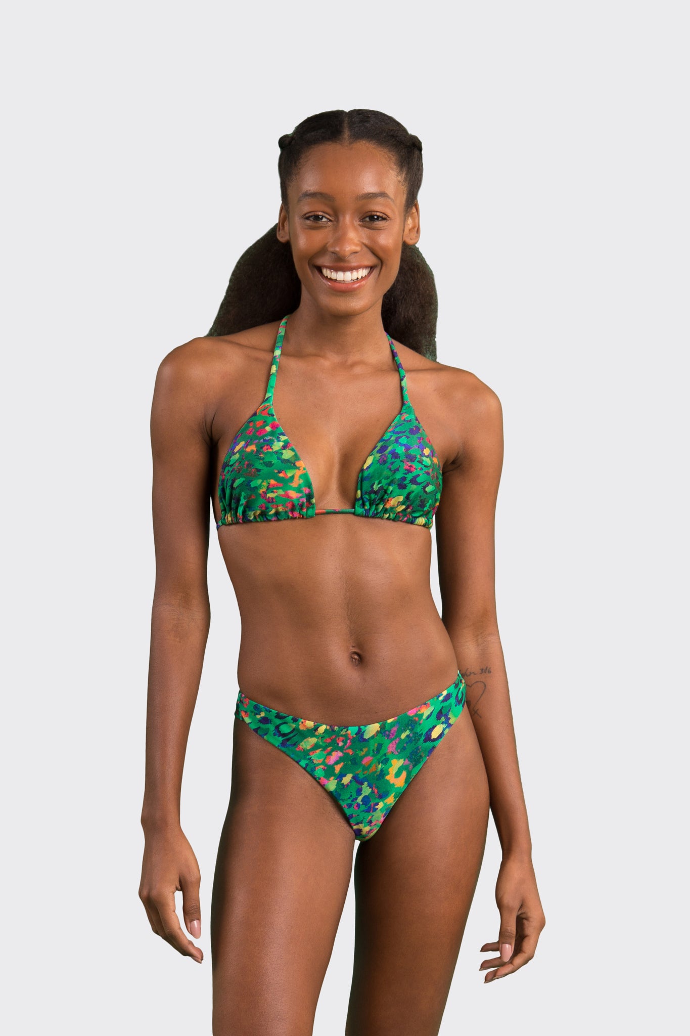 Model Front: Rio De Sol Set Set Wilds Tri-Inv Nice-Fio