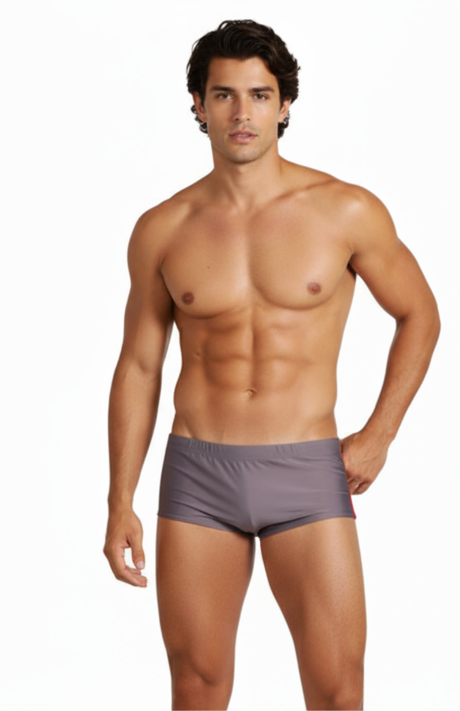 Model Front: Rio De Sol Sunga / Boxer Sunga Ferrugem
