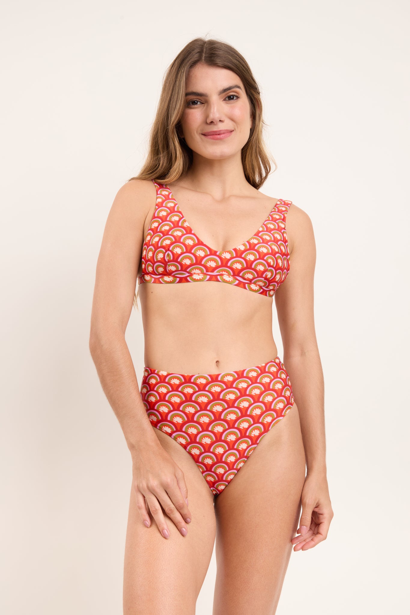 Model Front: Rio De Sol Top Top Floral-Scales Hera
