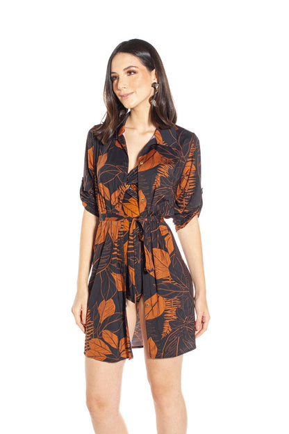 Model Front: Lua Morena Shirtdress Chemise Uv Folhagem Terra