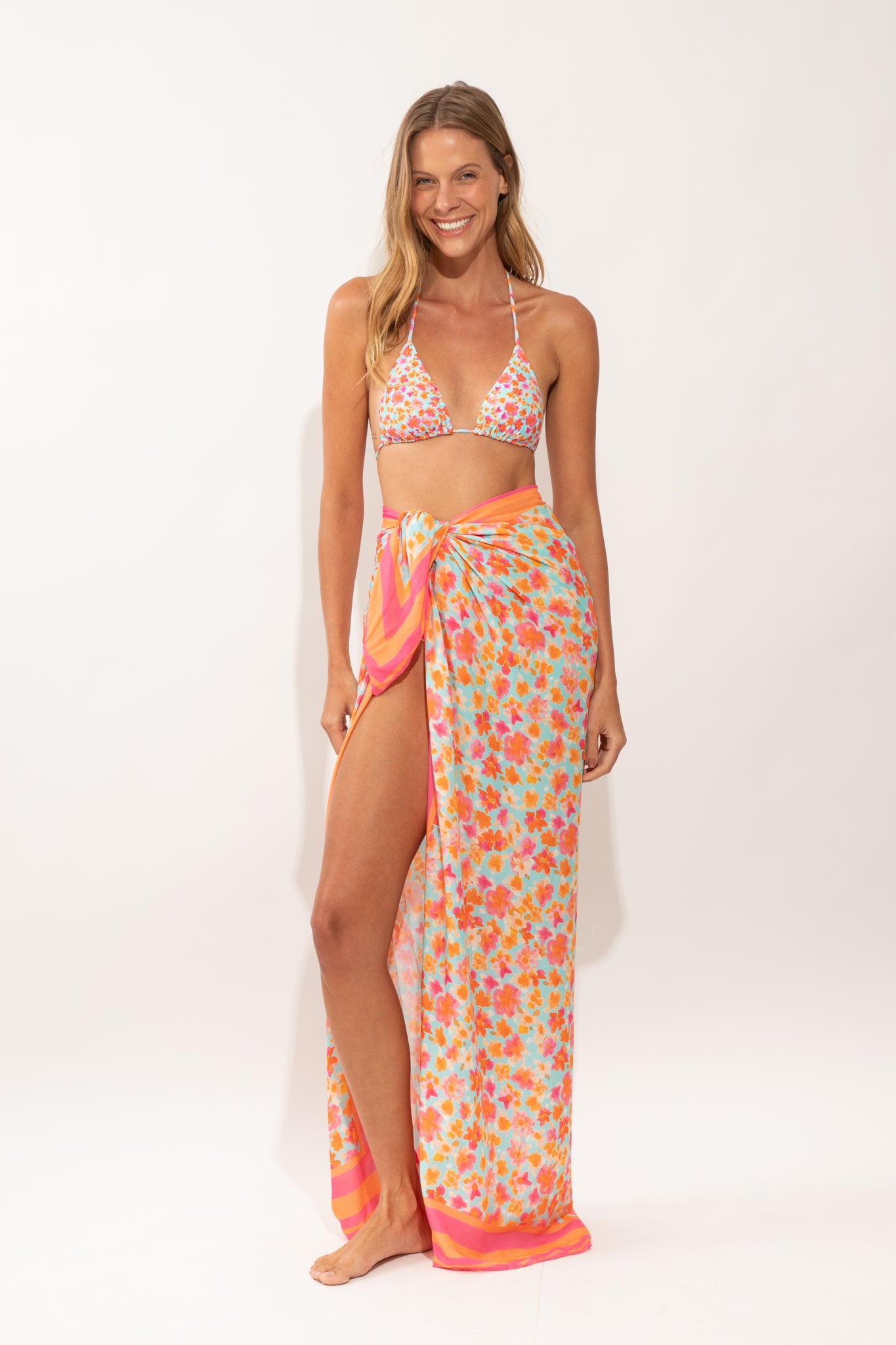 Model Back: Rio De Sol Pareo Ditsy-Sky Canga