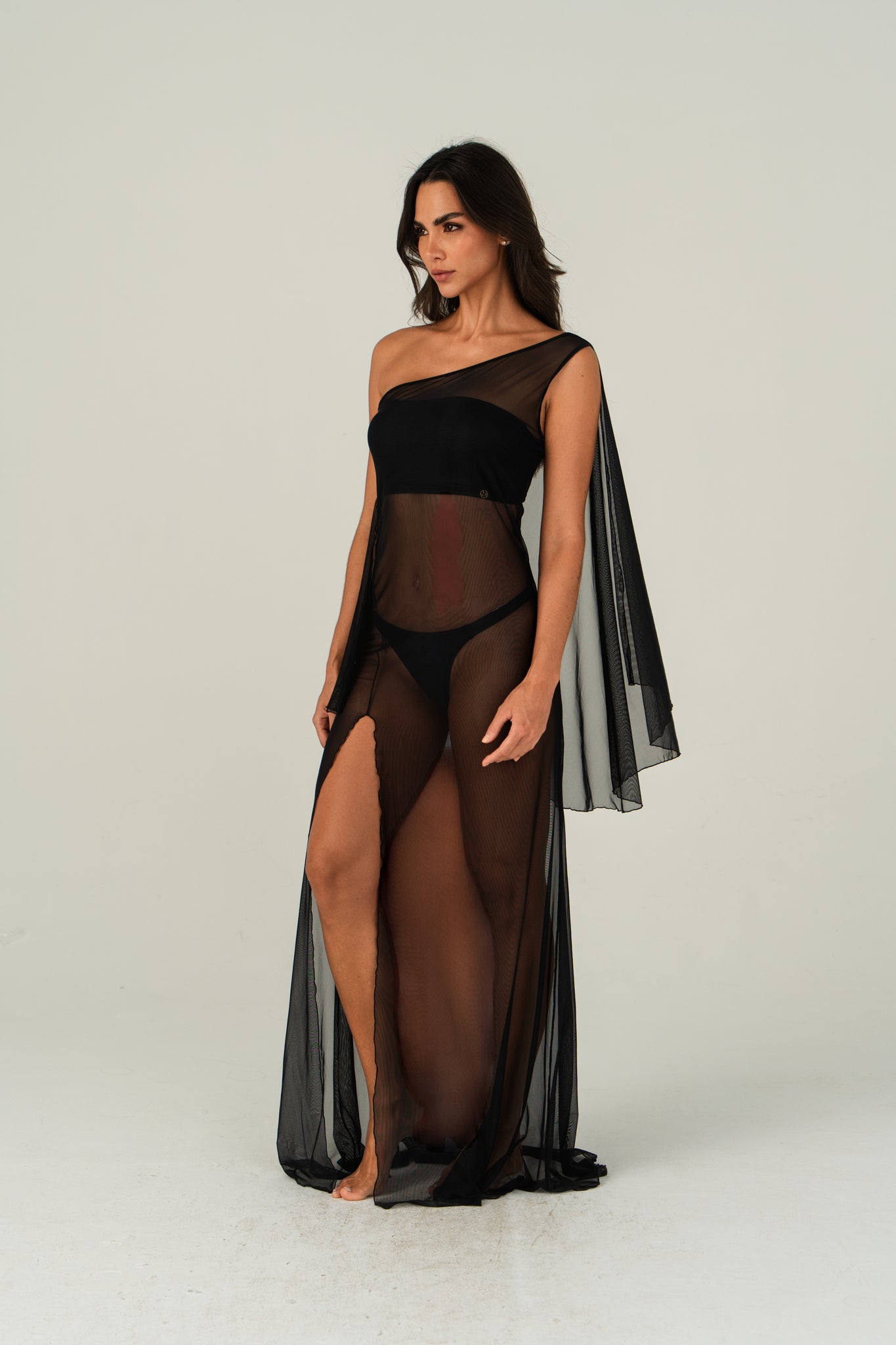 Model Front: Lua Morena Maxi Dresses Preto Transparent Dress