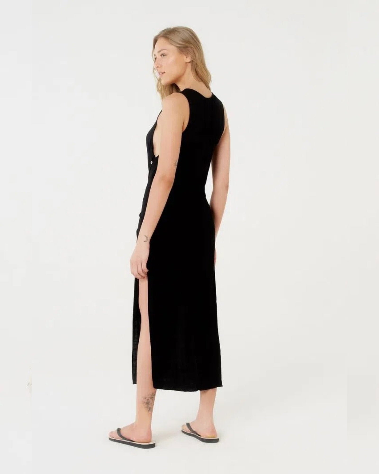 Model Back: Blueman Maxi Dresses Vestido Saida Cropped Liso Preto Mistica