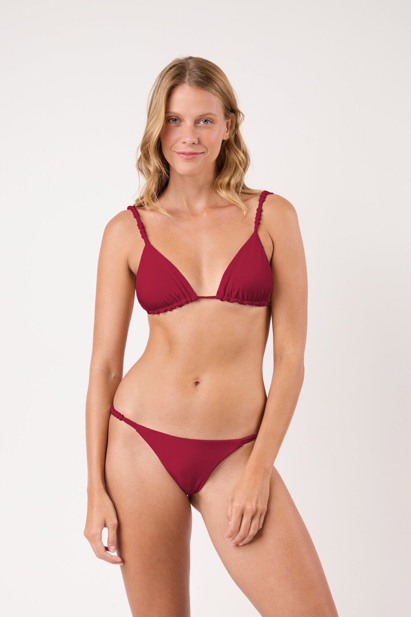 Model Front: Rio De Sol Set Set Touch-Carmim Selena