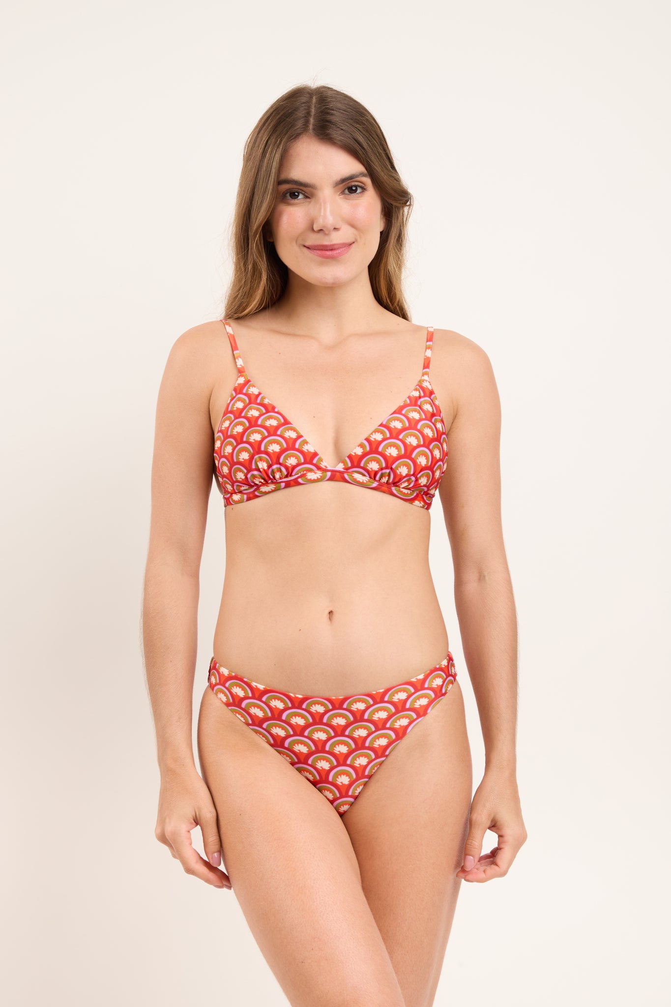 Model Front: Rio De Sol Top Top Floral-Scales Tri-Fixo