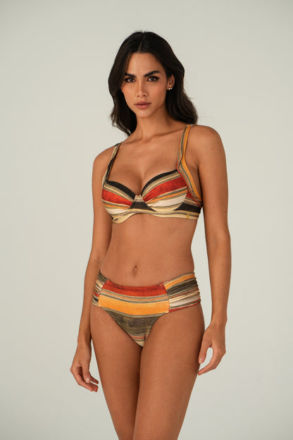 Model Front: Lua Morena Top Top Tramas-Do-Cerrado Meia-Taca-Sustencao