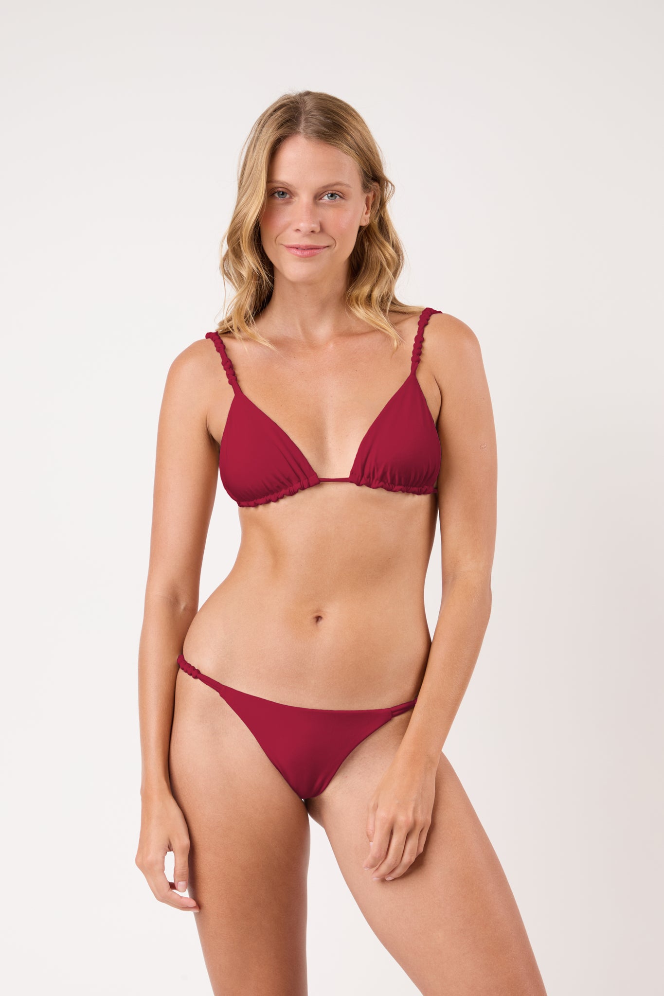 Model Front: Rio De Sol Top Top Touch-Carmim Selena