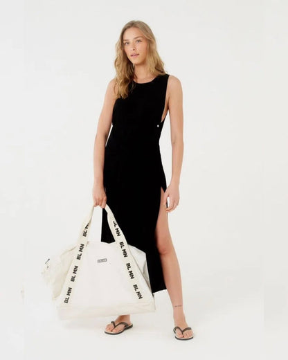 Model Front: Blueman Maxi Dresses Vestido Saida Cropped Liso Preto Mistica