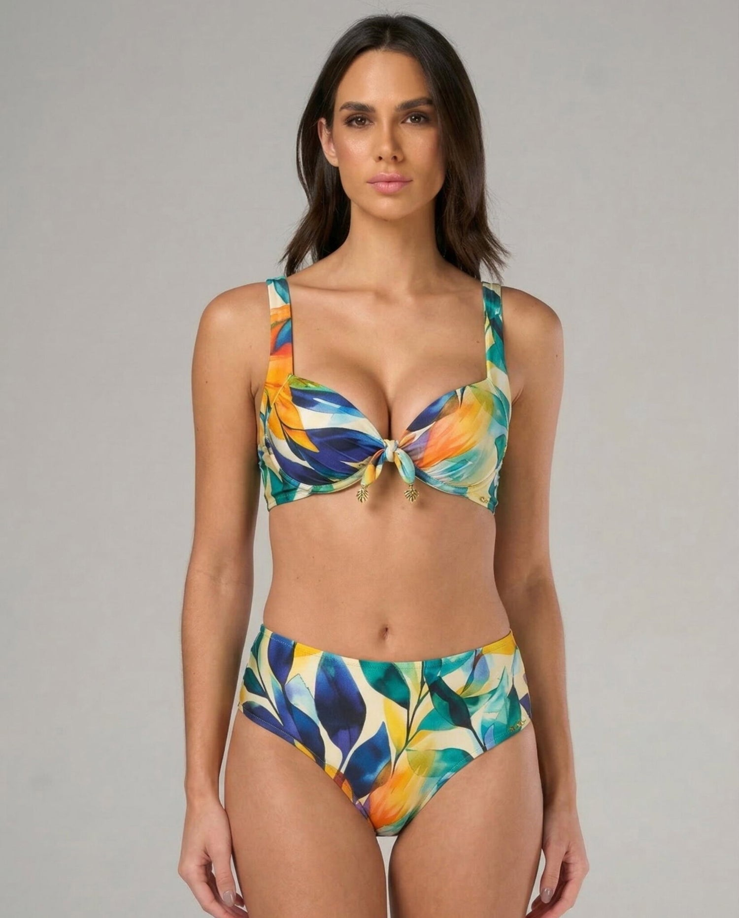 Model Front: Lua Morena Top Top Tangara Meia-Taca-Larga