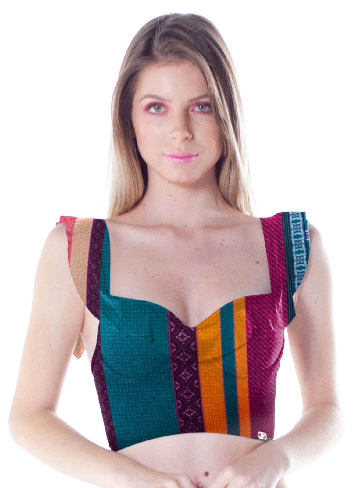 Model Front: La Playa Top Top Babado Cropped Latina