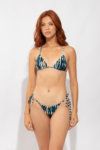 Model Front: Rio De Sol Set Set Azule Lia Cheeky-Tie