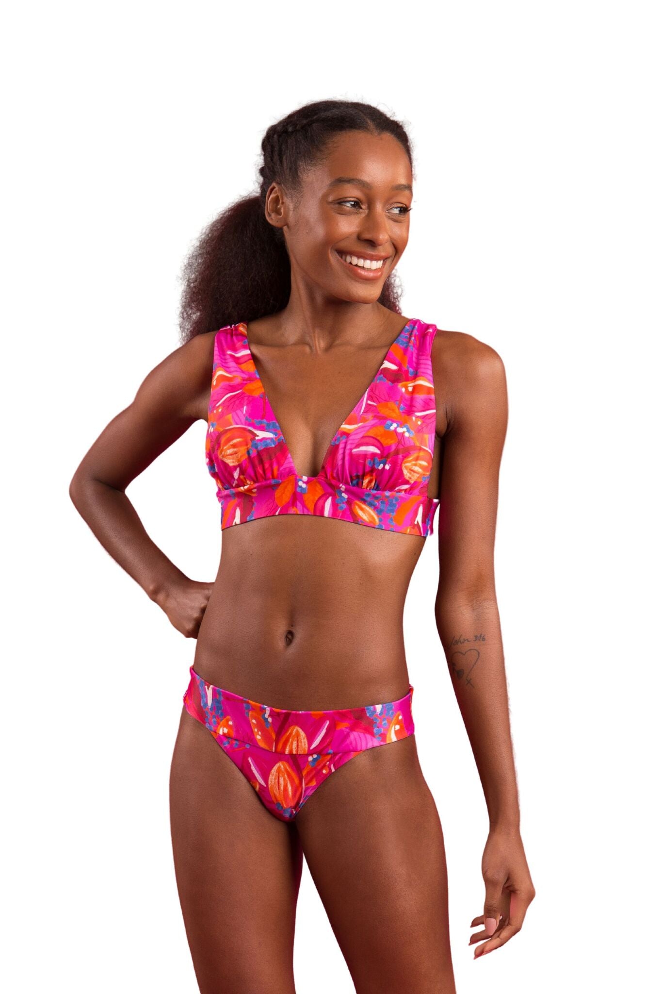Image 04: Rio De Sol Set Set Flavors Halter-Marina Essential-Cos