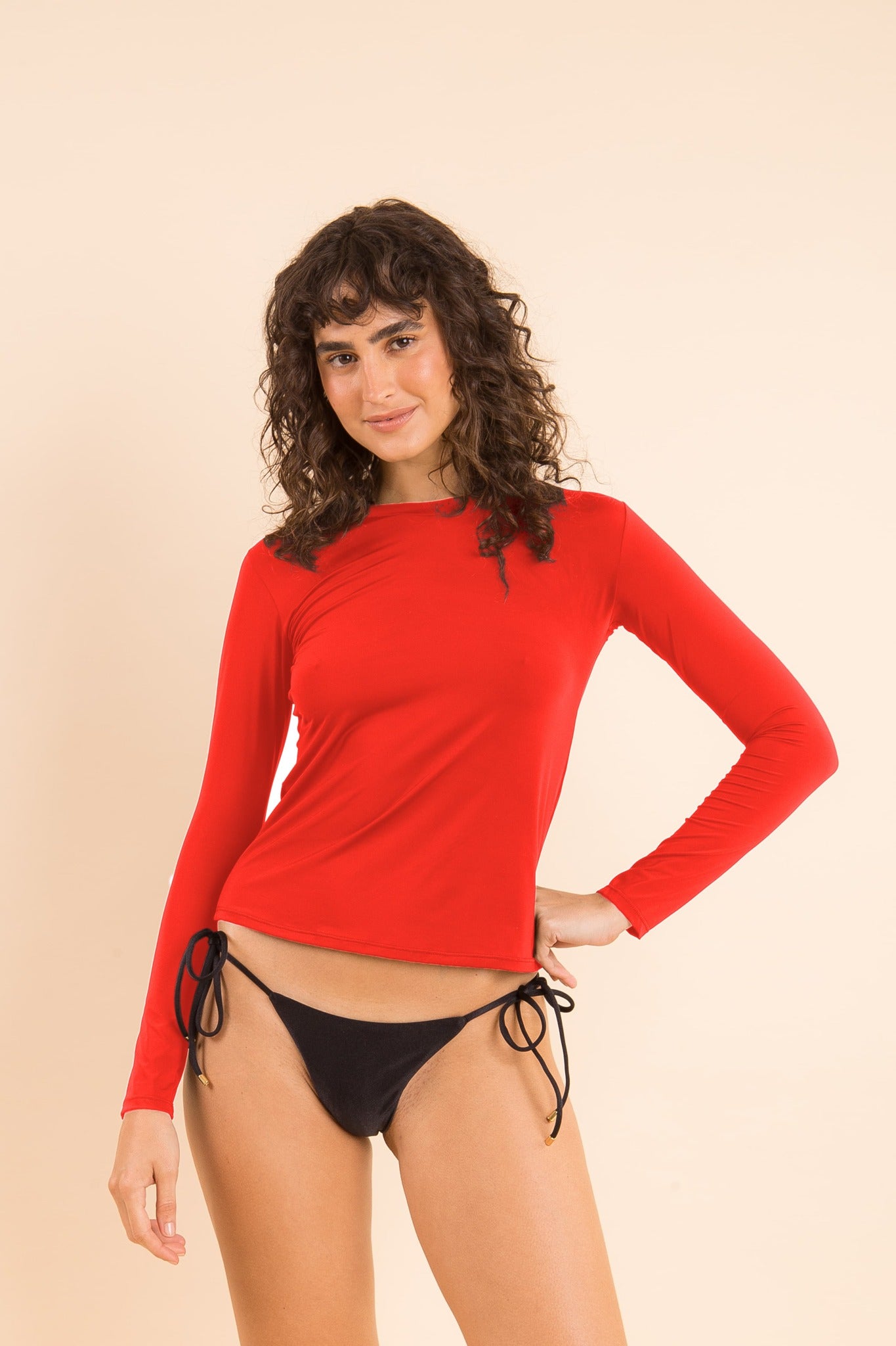 Image 08: Rio De Sol Top Rouge Rash-Guard