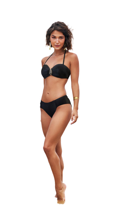 Model Front: Lua Morena Top Top Metal Liso Preto