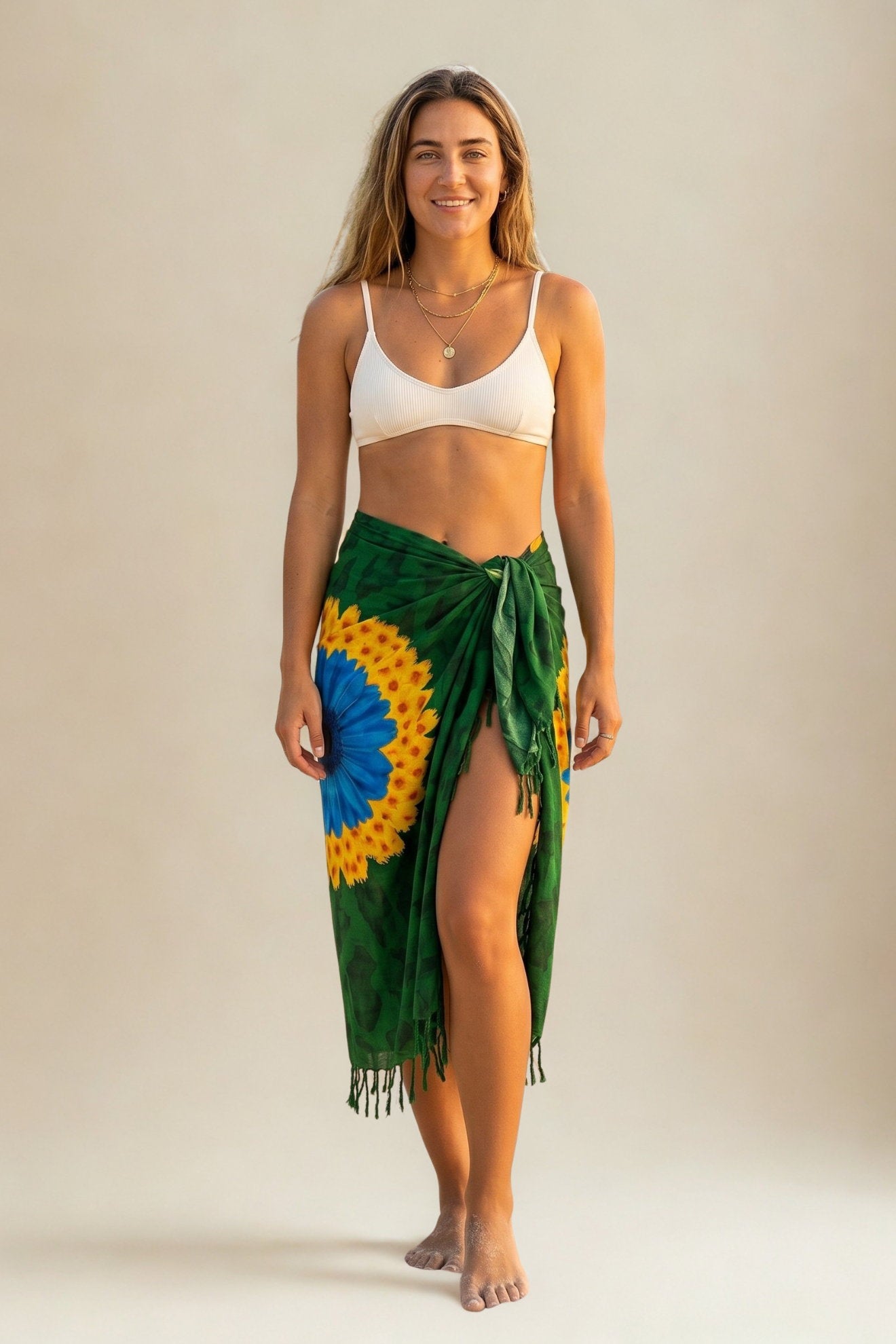 Model Front: Bali Blue Pareo Canga Bandeira Floral