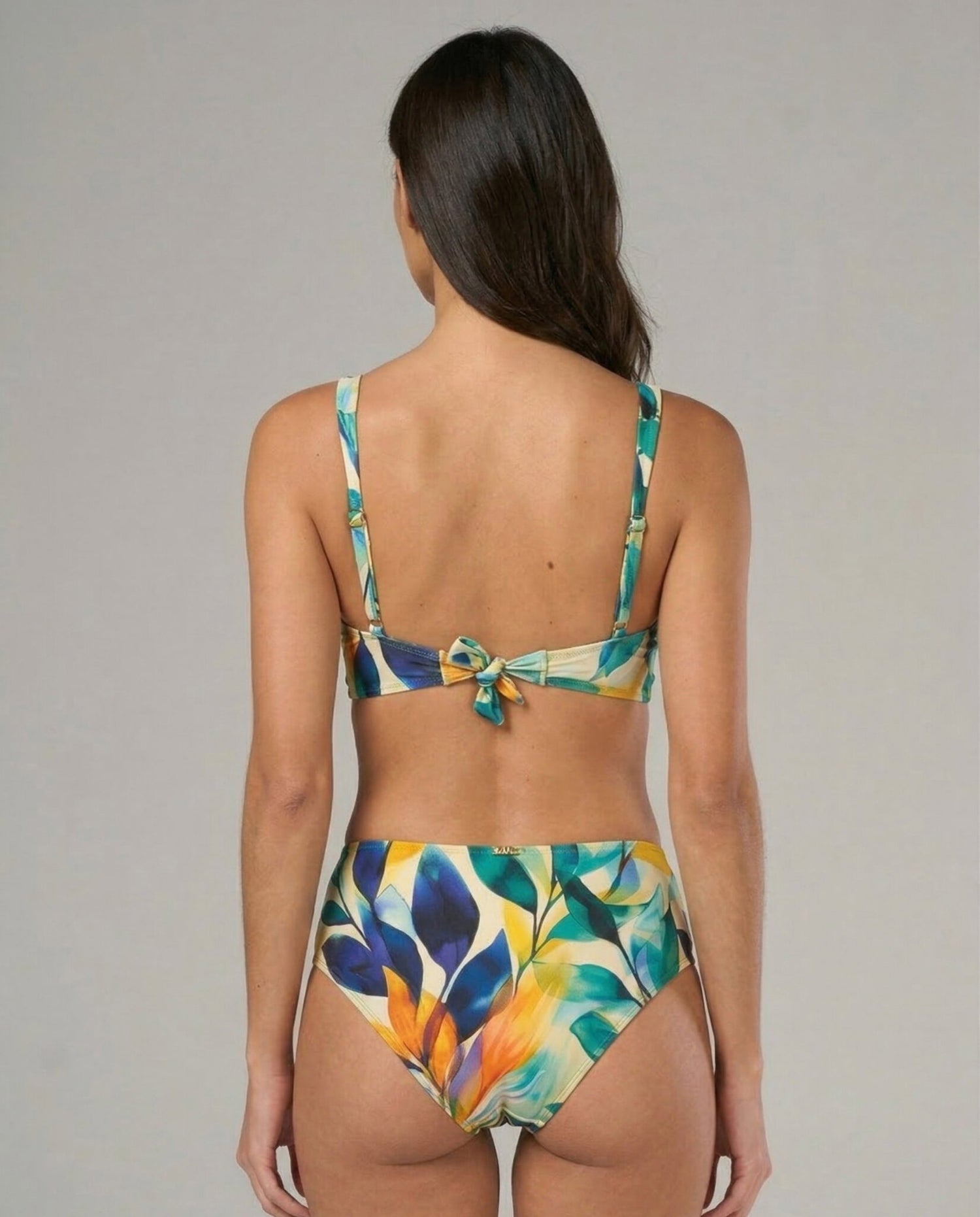 Model Back: Lua Morena Bottom Bottom Tangara Hot-Pants-Dobrado