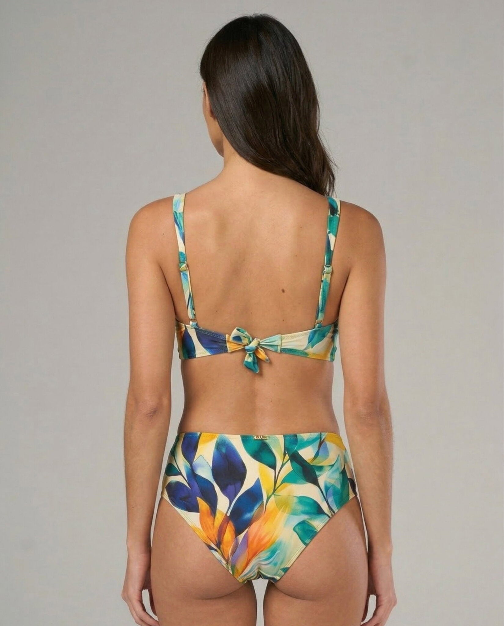 Model Back: Lua Morena Bottom Bottom Tangara Hot-Pants-Dobrado