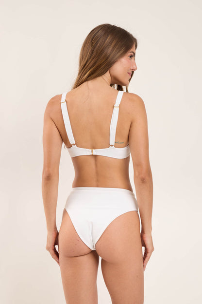 Model Back: Rio De Sol Set Set Sand-White Chantal Kora