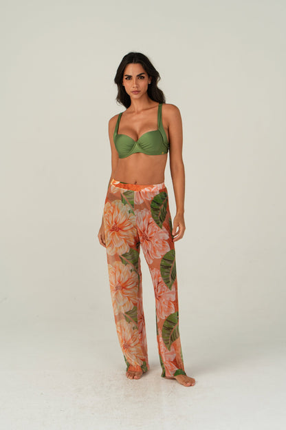 Model Front: Lua Morena Beach Trousers Rosa-Silvestre Pants Tule
