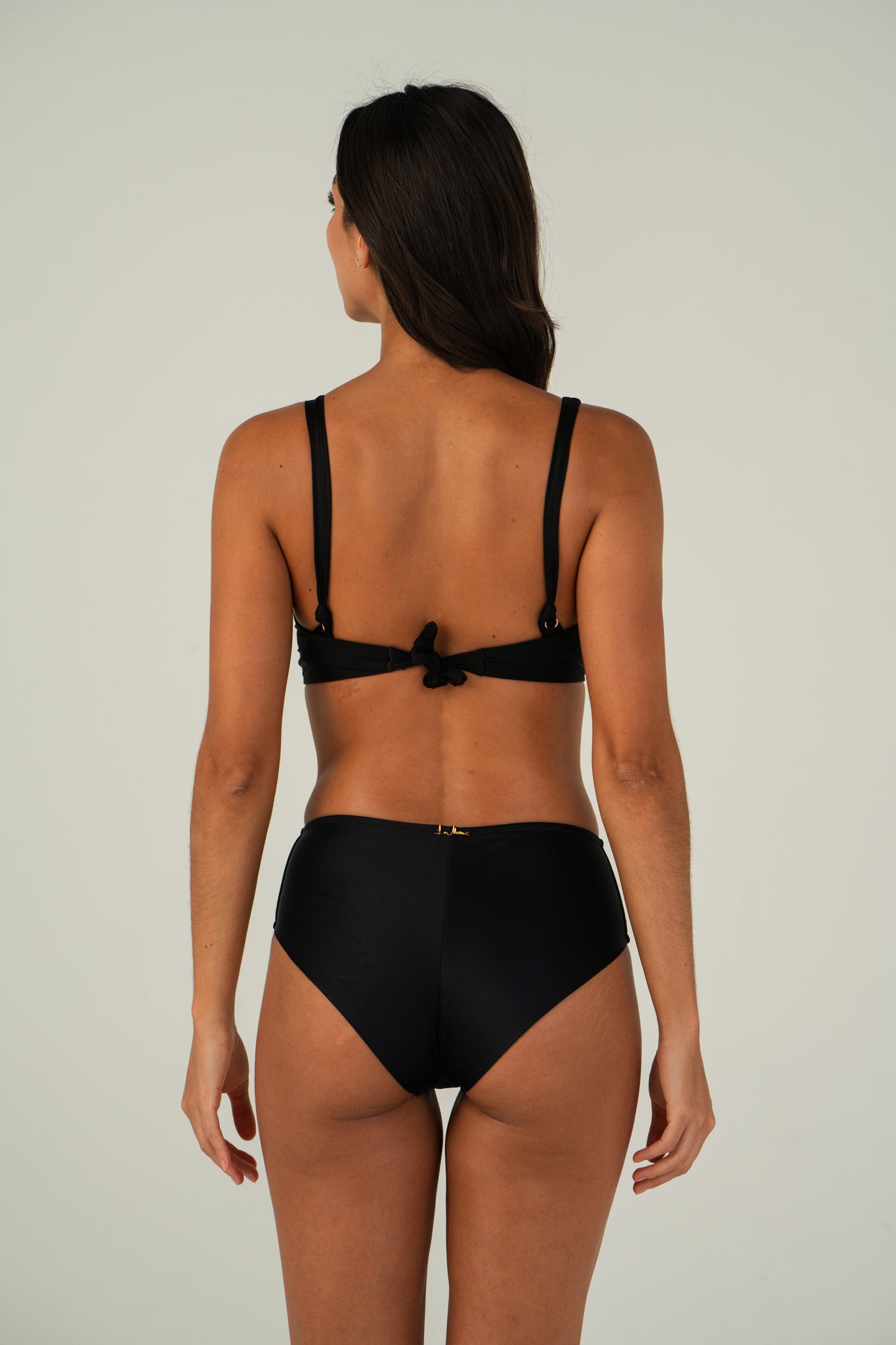Model Back: Lua Morena Bottom Bottom Preto Hot-Pants-Dobrado