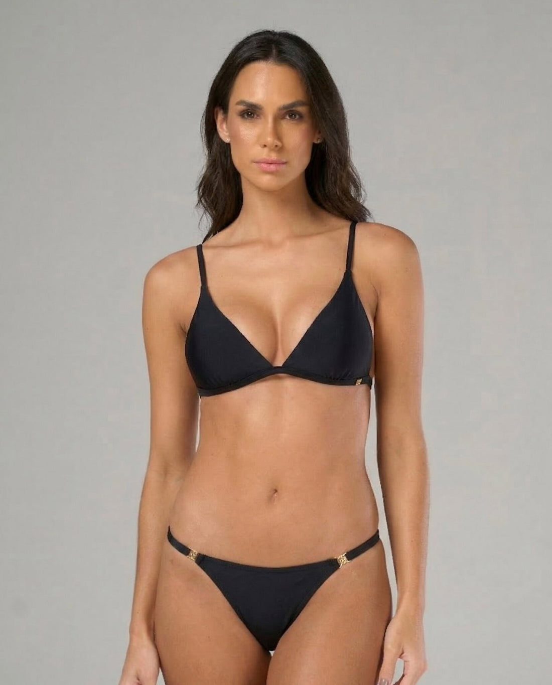 Model Front: Lua Morena Top Top Preto Cort