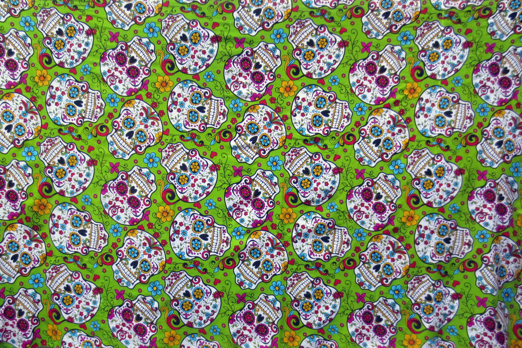 Model Front: Bali Blue Pareo Caveira Pequena Verde