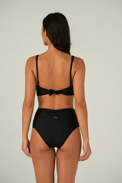 Model Back: Lua Morena Top Top Preto Meia-Taca-Sus