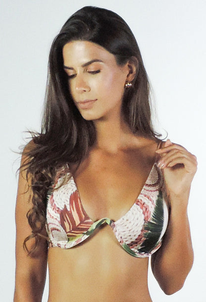 Model Front: La Playa Top Top V Bar Feito A Mao