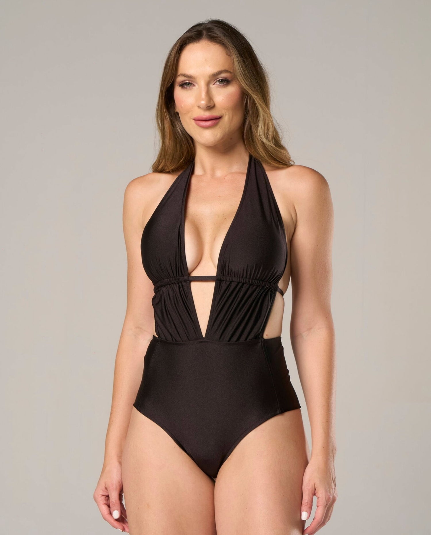 Model Front: Lua Morena One-Piece Maio Preto Alongado-Fio-Dobrado