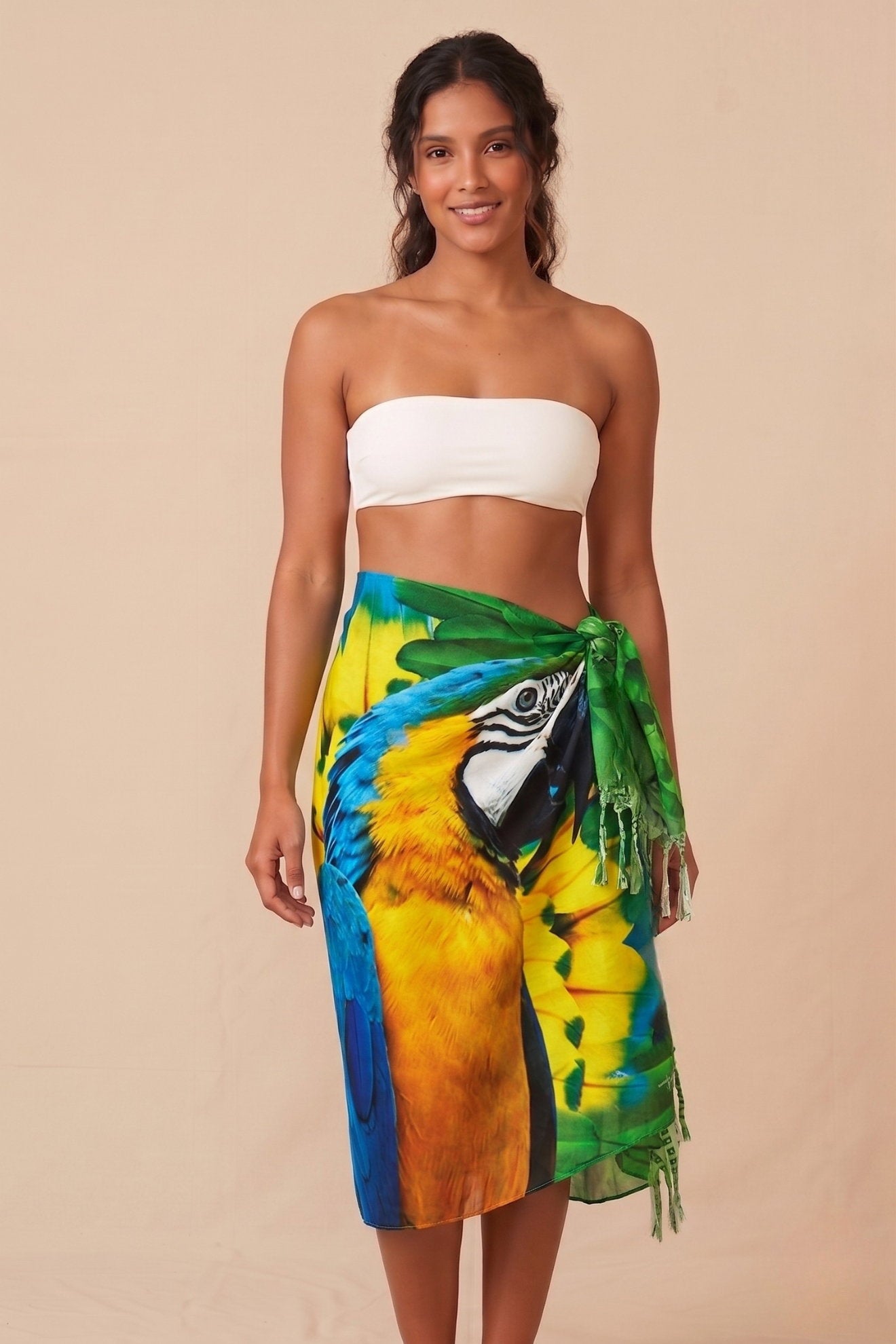 Model Front: Bali Blue Pareo Canga Face Arara