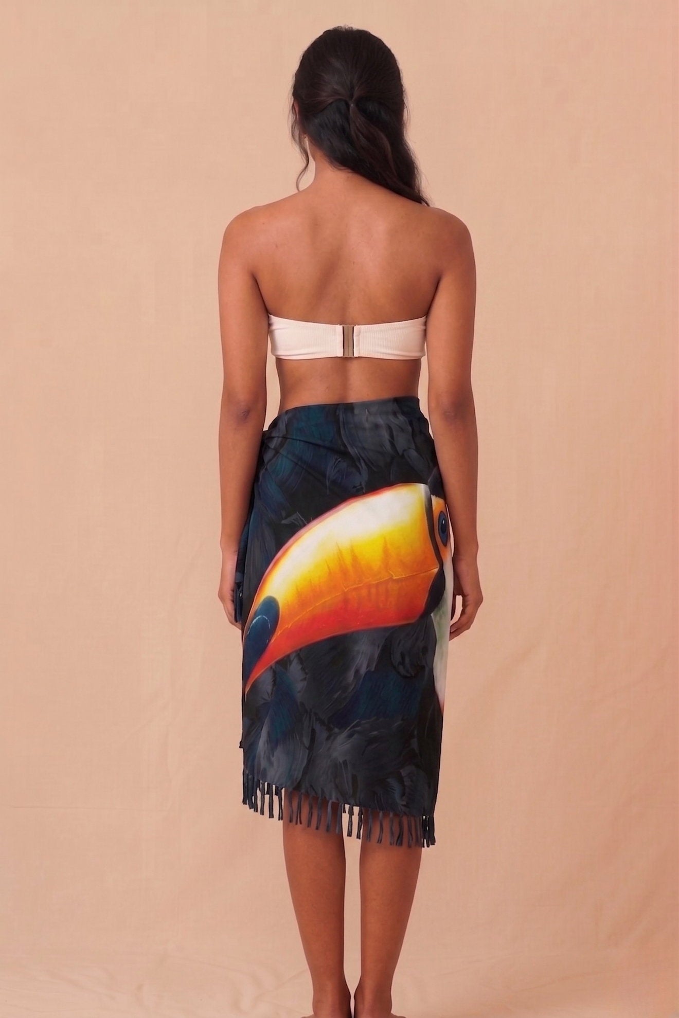Model Back: Bali Blue Pareo Canga Face Tukano