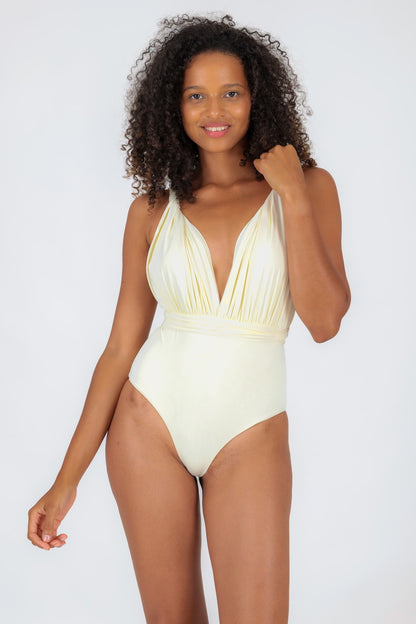Model Front: Rio De Sol One-Piece Off-White Marina