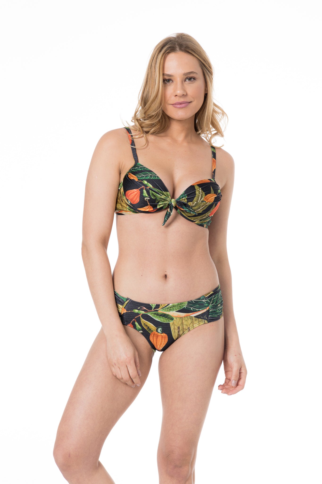 Model Front: Lua Morena Top Top No Drapeada Media Caju